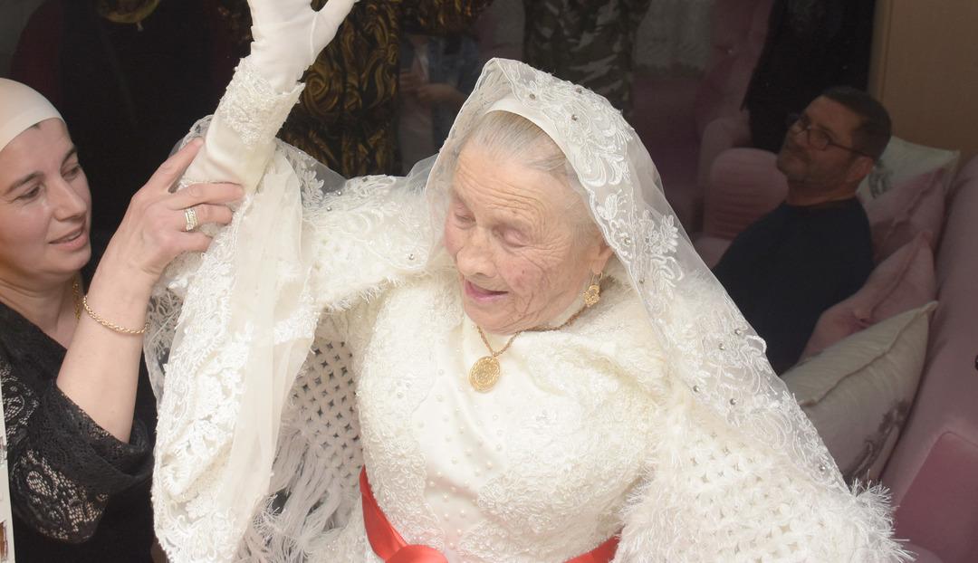 89 yaşında gelin oldu!