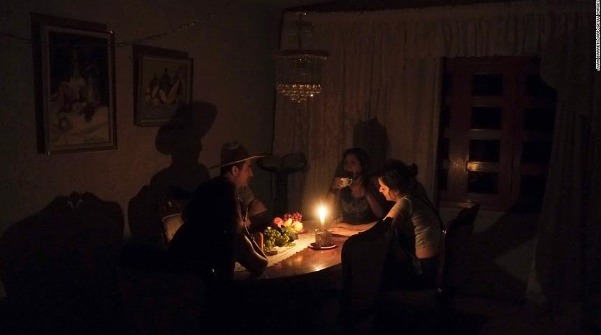 Venezuela elektriğe kavuştu