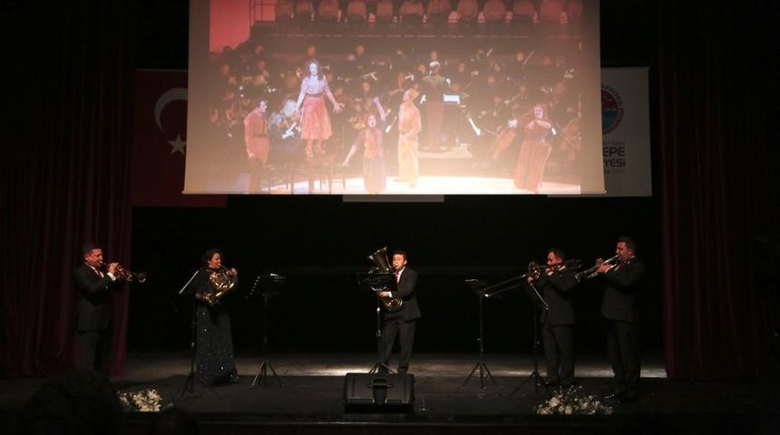 T&uuml;rkiye&rsquo;nin bakır nefesli beşlisi Maltepe&rsquo;de sahne aldı