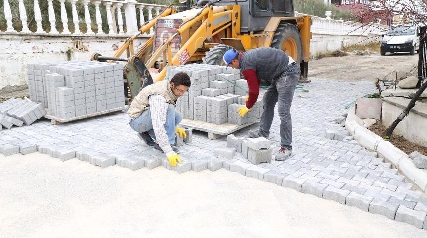 Burhaniye&rsquo;de yollar &ccedil;i&ccedil;ek a&ccedil;ıyor