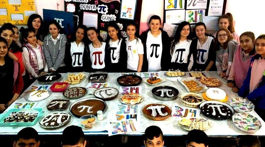 &Ouml;ğrencilerden Pi G&uuml;n&uuml;&rsquo;ne &ouml;zel kutlama