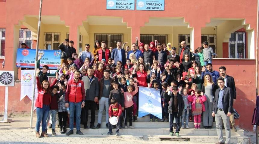 G&ouml;n&uuml;ll&uuml; gen&ccedil;lerden Nehri&rsquo;ye ziyaret