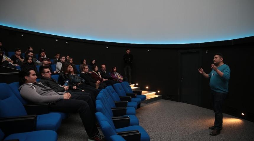 Büyükşehir gezegen evi ile öğrencilere sıra dışı bir deneyim yaşatıyor