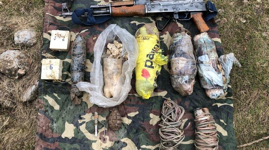 Hakkari&rsquo;de silah, m&uuml;himmat ve patlayıcı ele ge&ccedil;irildi