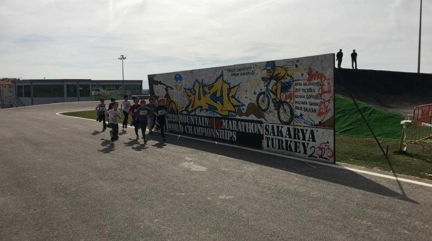 Ay&ccedil;i&ccedil;eği Bisiklet Vadisi&rsquo;nde atletizmciler yarıştı