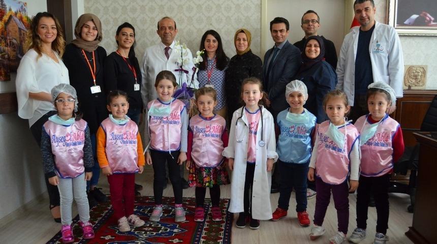 Alanya&rsquo;da miniklerden sağlık&ccedil;ılara ziyaret