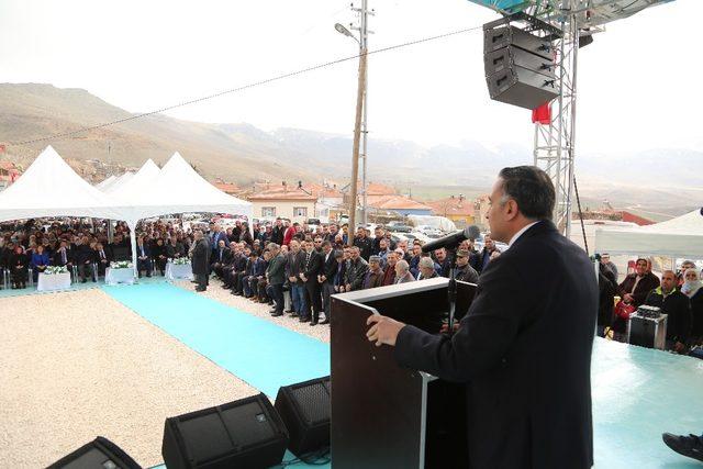 Çanakkale Şehitleri Anıt Parkı düzenlenen törenle açıldı