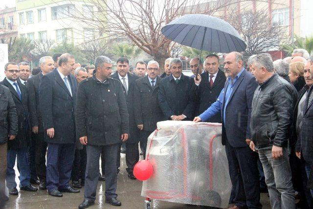 Üreticilere süt sağım makinesi dağıtıldı