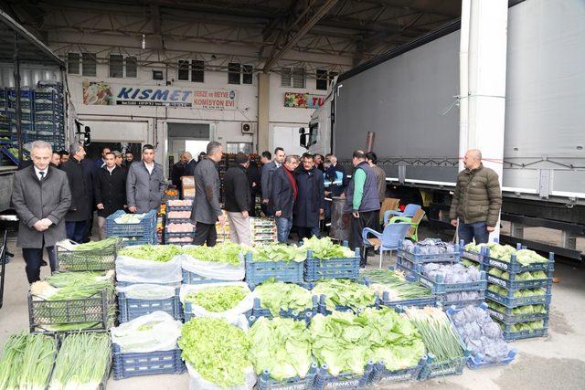 Başkan Gürkan, sebze ve meyve hali esnafı ile bir araya geldi