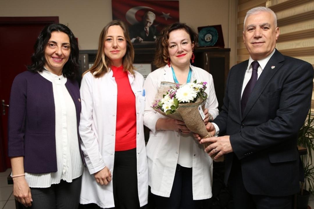 Bozbey: Hekimlerin itibarı en &uuml;st seviyeye &ccedil;ıkarılmalı