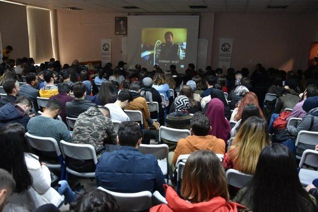 Usta Gazeteci Coşkun Aral Trabzon’da iletişim fakültesi öğrencileri ile buluştu