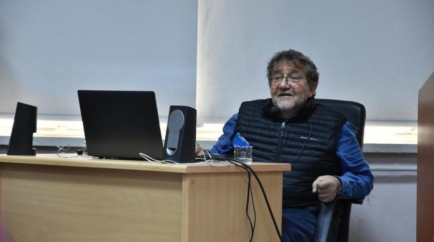 Usta Gazeteci Coşkun Aral Trabzon&rsquo;da iletişim fak&uuml;ltesi &ouml;ğrencileri ile buluştu