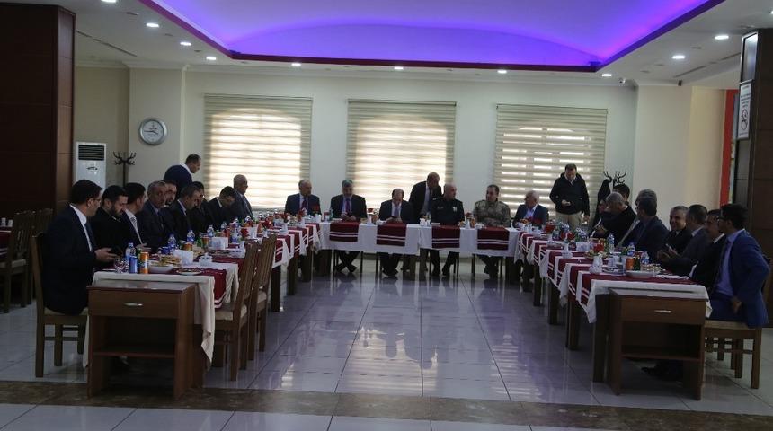 İlçe Müftüsü Elçi’ye veda yemeği verildi