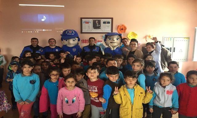 Antalya polisi çocukları hem eğlendirdi hem bilgilendirdi