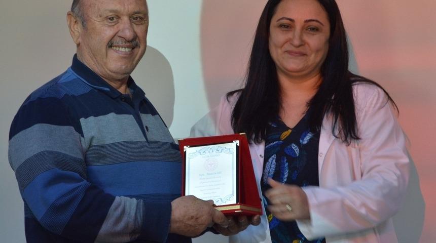 30 yılını dolduran sağlık &ccedil;alışanlarına plaket