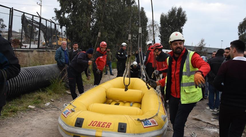 Metronun yer altı otoparkındaki göçükte çalışmalar sürdürülüyor (5)