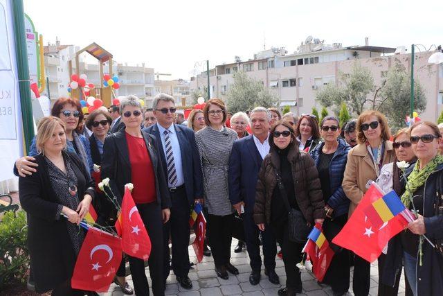 Kuşadası’nda kardeş kent Sinaia Parkı açıldı