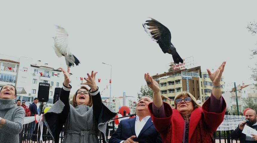 Kuşadası’nda kardeş kent Sinaia Parkı açıldı