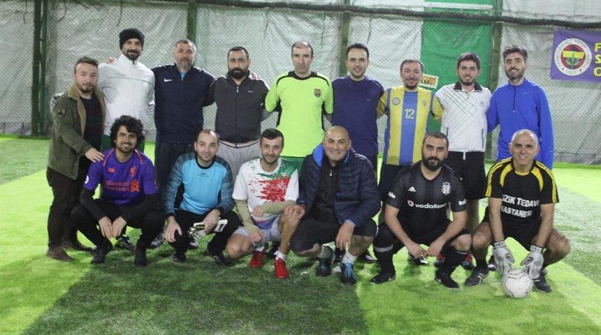 Doktorlar ve gazetecilerin maçında dostluk kazandı