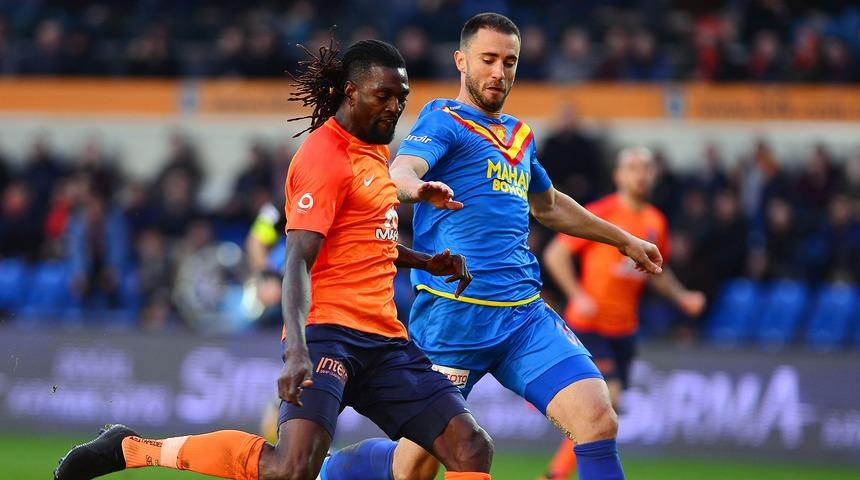 Adebayor hakkında flaş a&ccedil;ıklama: Sezon sonunda Beşiktaş ya da Fenerbah&ccedil;e'ye gidecek