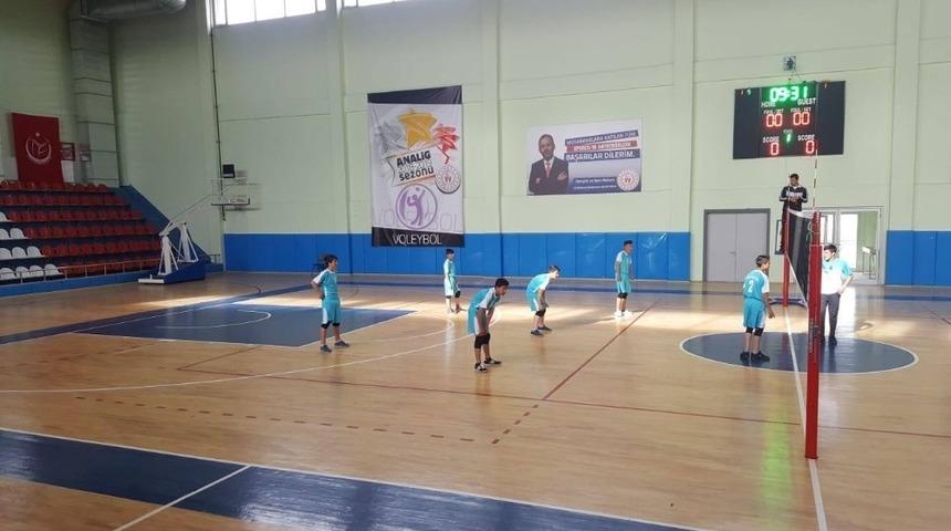 Develi&rsquo;de Voleybol Şenliği Başladı