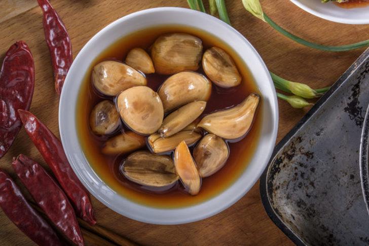 Yaza fit girmek isteyenler buraya: 3 ayda 24 kilo verdiren sirkeli sarımsak turşusu G1