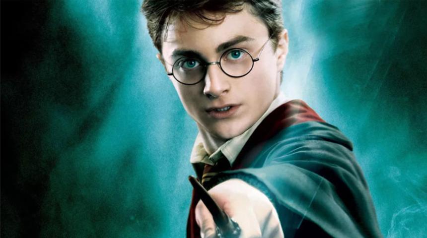 Harry Potter'ın yıldızı Daniel Radcliffe yeni rolü için tanınmaz halde!