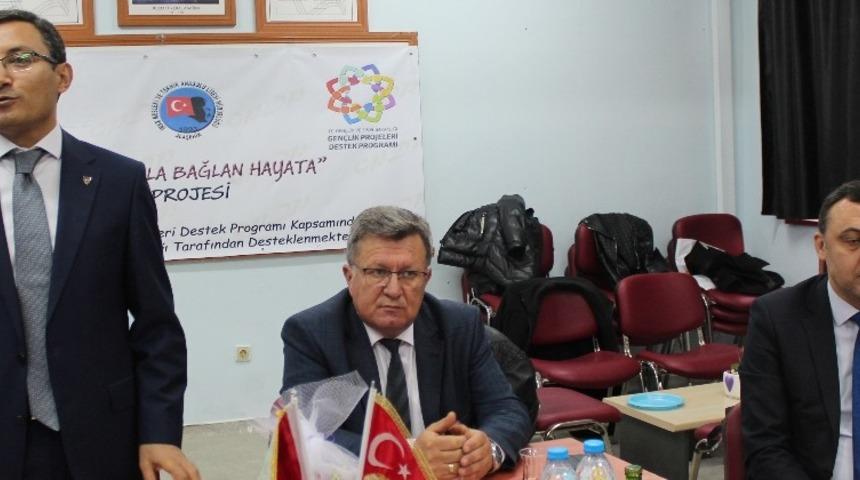 Alaşehirli &ouml;ğrencilerden "Tiyatroyla Bağlan Hayata" projesi