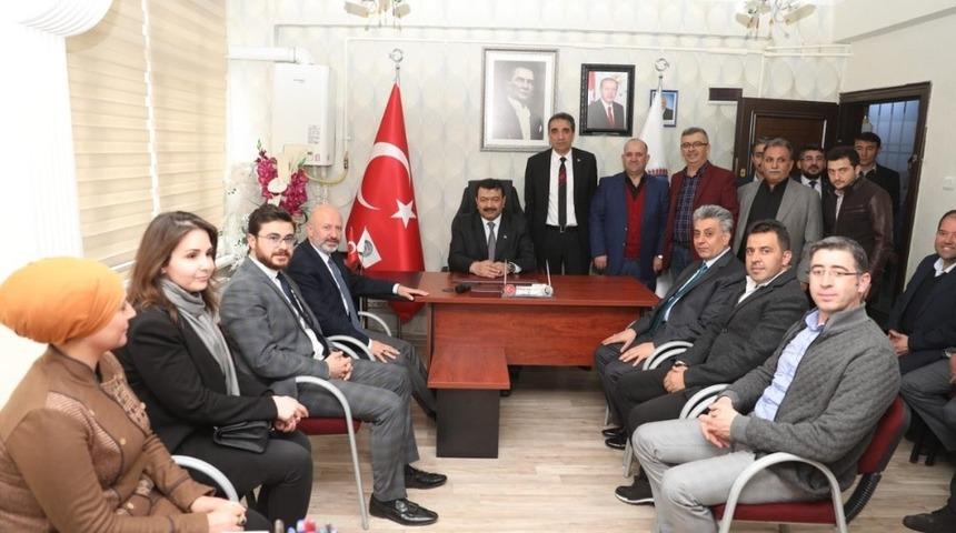 Başkan &Ccedil;olakbayrakdar: "Projelerimizle esnaf ve vatandaşlarımızın g&ouml;n&uuml;llerine dokunuyoruz"