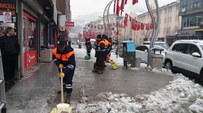 Kent merkezinde karla mücadele çalışması