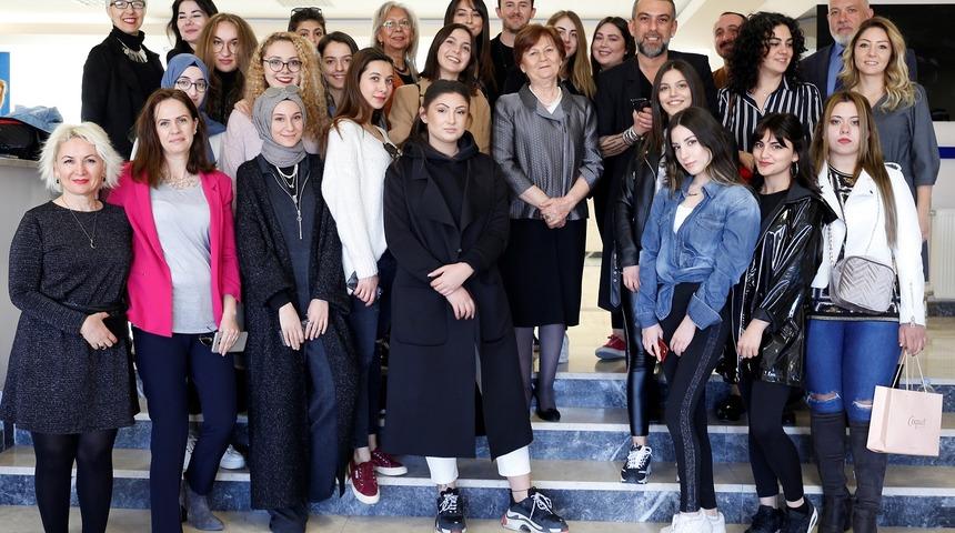 &Uuml;nl&uuml; modacı Hakan Akkaya, &ouml;ğrencilerle buluştu