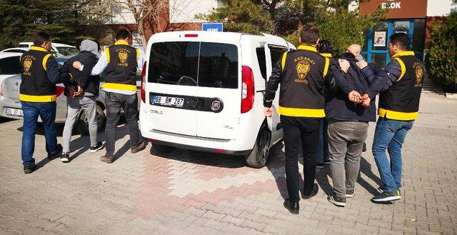 İki gurbetçiyi FETÖ/PDY bahanesiyle dolandıran 3 kardeş tutuklandı