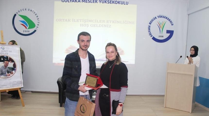 &Uuml;niversiteli &ouml;ğrenciler Yazar Umut G&uuml;ner ile s&ouml;yleşide buluştu