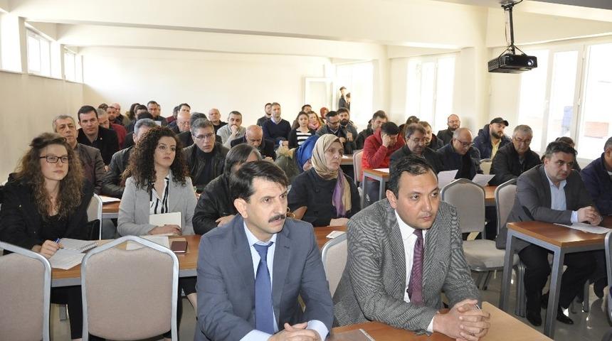 G&uuml;bre ve ila&ccedil; bayileri ile ziraat m&uuml;hendislerine bilgilendirme toplantısı