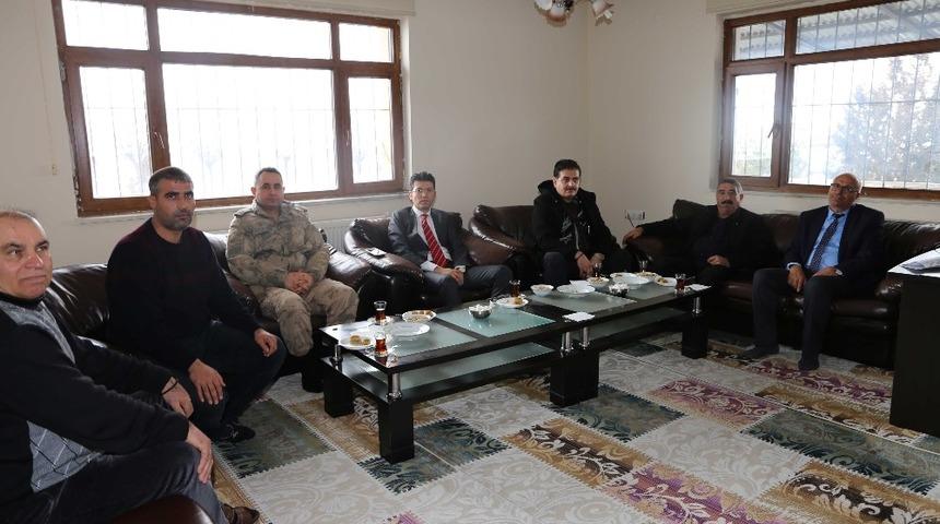 Kaymakam Ka&ccedil;maz&rsquo;dan karla m&uuml;cadele ekiplerine teşekk&uuml;r