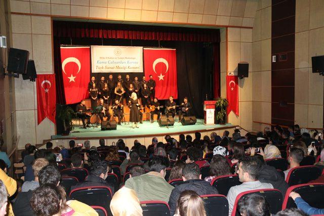 Bitlis’te memurlardan Türk Sanat Müziği konseri