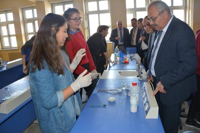 Gediz Fen Lisesi’nde Bilim ve Teknoloji Koridoru