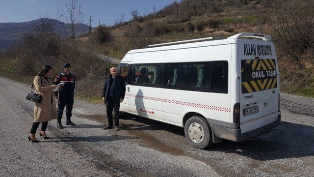 Bafra’da okul servis araçlarında yolcu denetimi