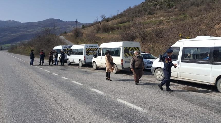 Bafra&rsquo;da okul servis ara&ccedil;larında yolcu denetimi