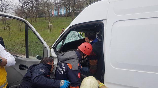 TEM Otoyolu Hadımk&ouml;y Gişeler de kaza: 1 &ouml;l&uuml;, 2 yaralı (1)&nbsp; 3