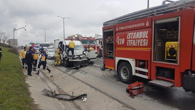 TEM Otoyolu Hadımk&ouml;y Gişeler de kaza: 1 &ouml;l&uuml;, 2 yaralı (1)&nbsp; 4