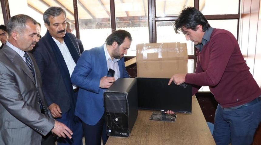 İBB&rsquo;den Akseki&rsquo;deki okullara bilgisayar ve kitap