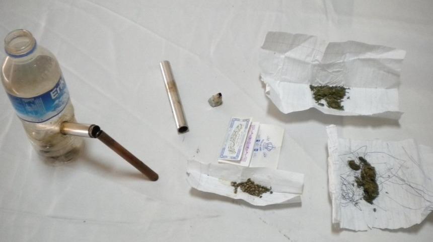 &Uuml;zerinde uyuşturucu &ccedil;ıkan 5 kişi g&ouml;zaltına alındı