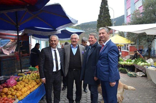 Başkan Yaman meclis üyesi adaylarıyla esnafı gezdi