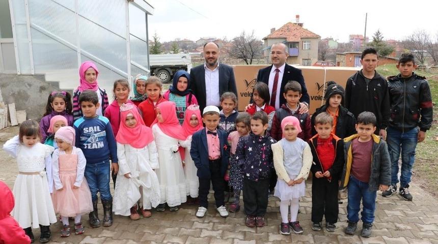 Beyşehir Belediyesinden sabah namazında camiye giden 13 &ccedil;ocuğa bisiklet