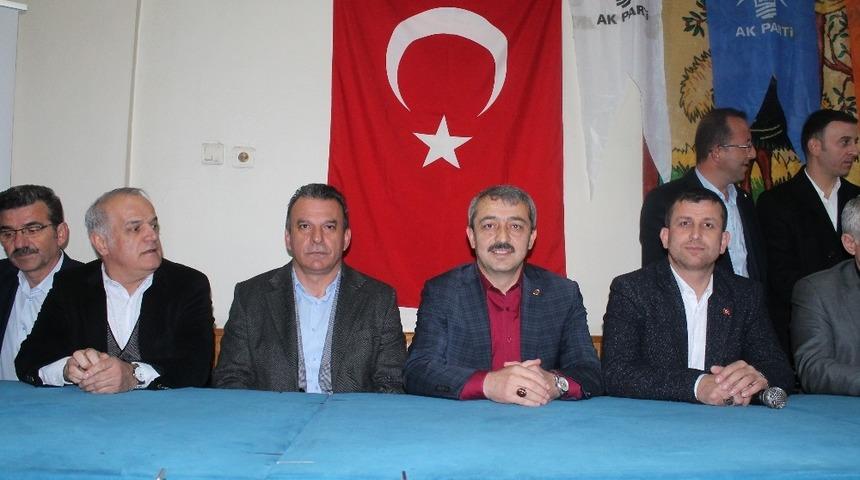 Başkan Tuna&rsquo;dan miting gibi kahvehane toplantısı