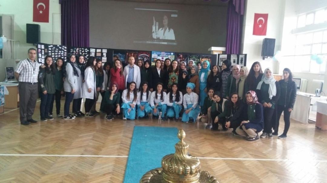 83 yıldır kız &ouml;ğrencilere &ccedil;eşitli branş ve dallarda eğitim veriliyor.