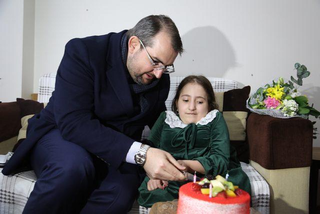 AK Parti Güngören Belediye Başkan Adayı Demir’den doğum günü sürprizi