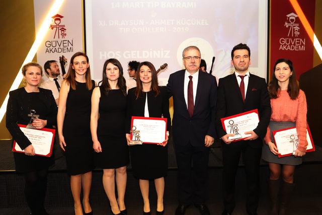 Dr. Aysun-Ahmet K&uuml;&ccedil;&uuml;kel Tıp &Ouml;d&uuml;lleri sahiplerini buldu 1