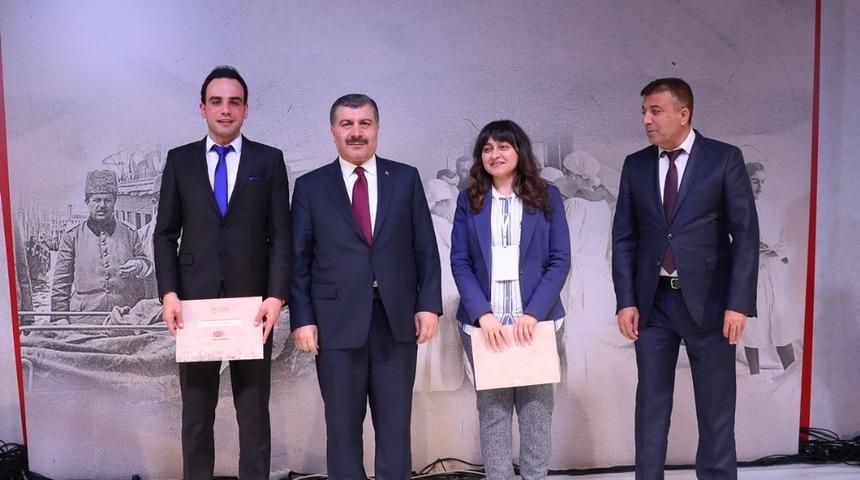 Başkale’de görevli iki hekim, ‘yılın doktoru’ seçildi